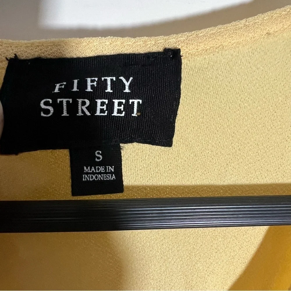 NWT Flowy fifty street top - Picture 5 of 7